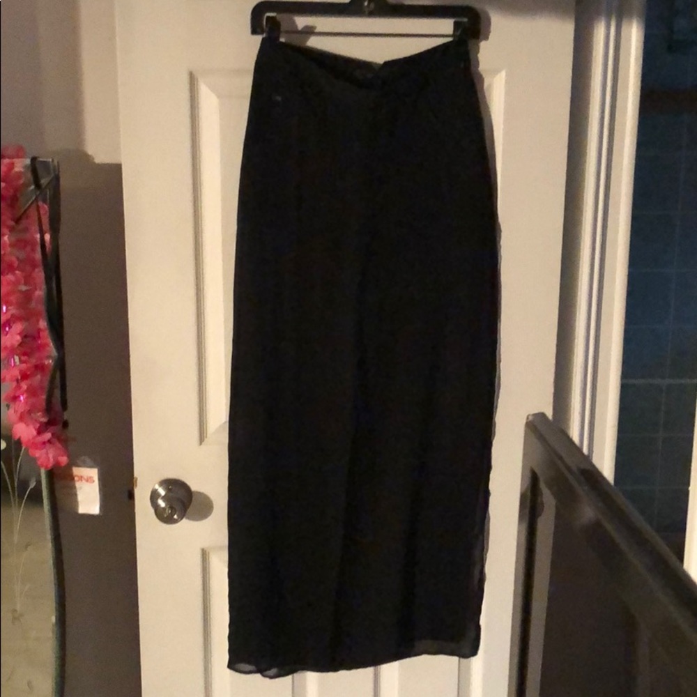 Short/skirt black bcbg max aria very pretty .